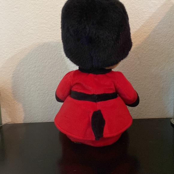 Harrods 10” Vintage Royal Guardsman Plush Bear with original tag in red uniform. - Picture 6 of 12